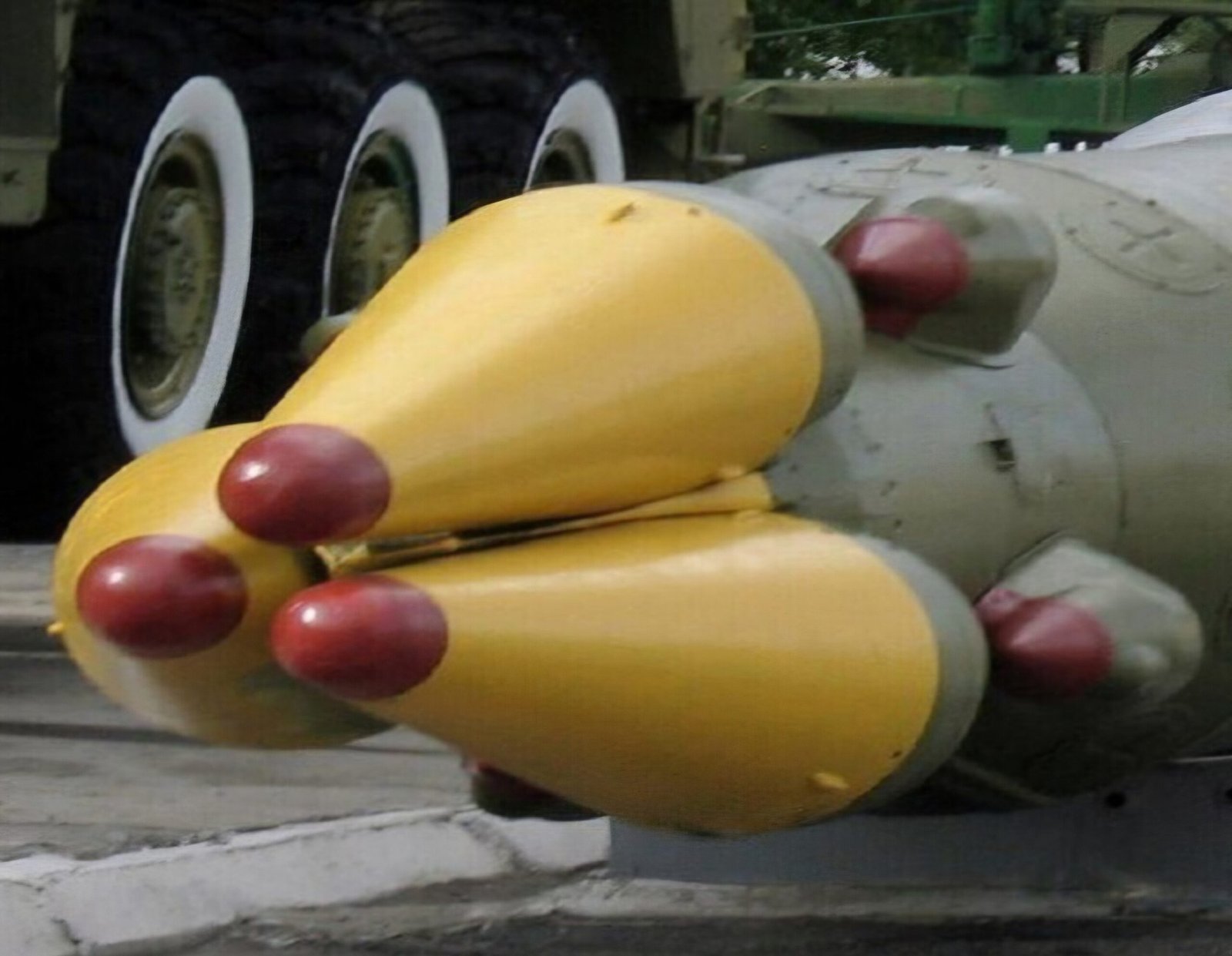 صاروخ أوريشنيك: رؤوس حربية “فارغة” تدمر بدون متفجرات.. رسالة روسية مشفرة لأوروبا؟