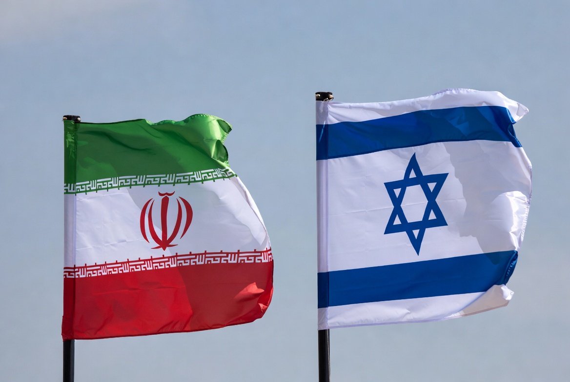 مسؤولون إسرائيليون وعرب يحذرون من ضرب إيران